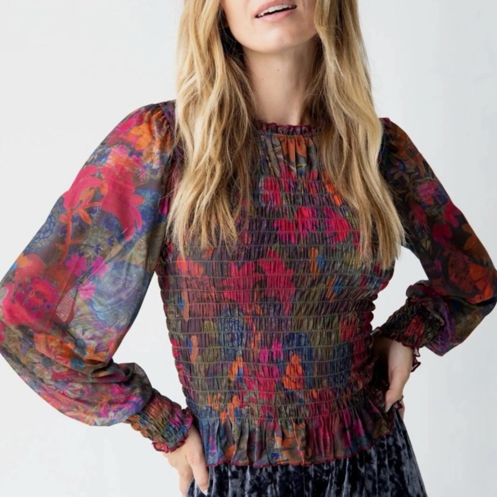 NATURAL LIFE Juliana Pink Mesh Smocked
Top in Dark Floral Garden - Size: Large